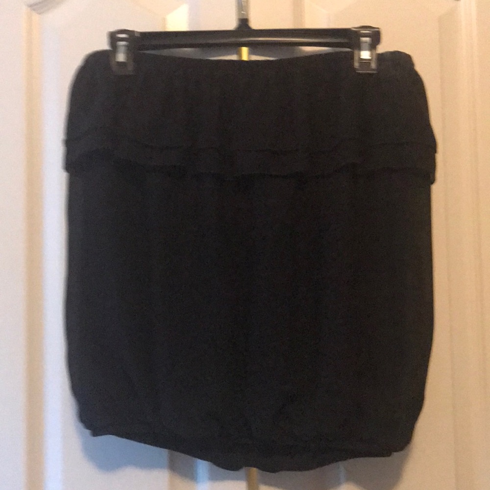 EUC Strapless Flirty Ruffle Top. Size M.